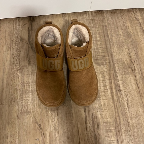 *SOLD* Mini UGGs - Picture 4 of 7